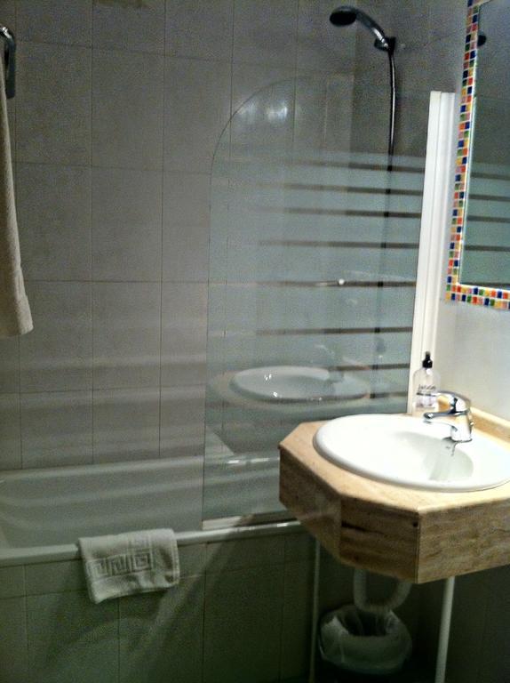 Hostal Del Carmen サンタンデール 部屋 写真